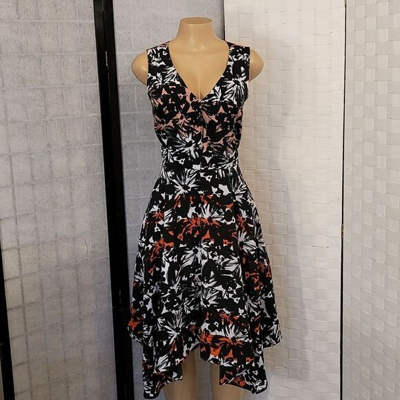 BRAND NEW METAPHOR HANDKERCHIEF FIT-AND-FLARE V-NECK SLEEVELESS FLORAL DRESS - Picture 3 of 15